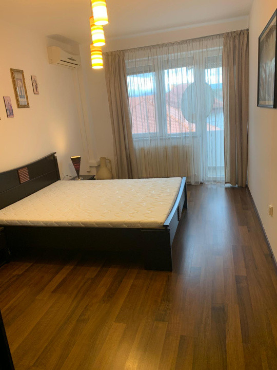 Apartament modern de închiriat 3 camere -  Zona Parcul Sub Arini 
