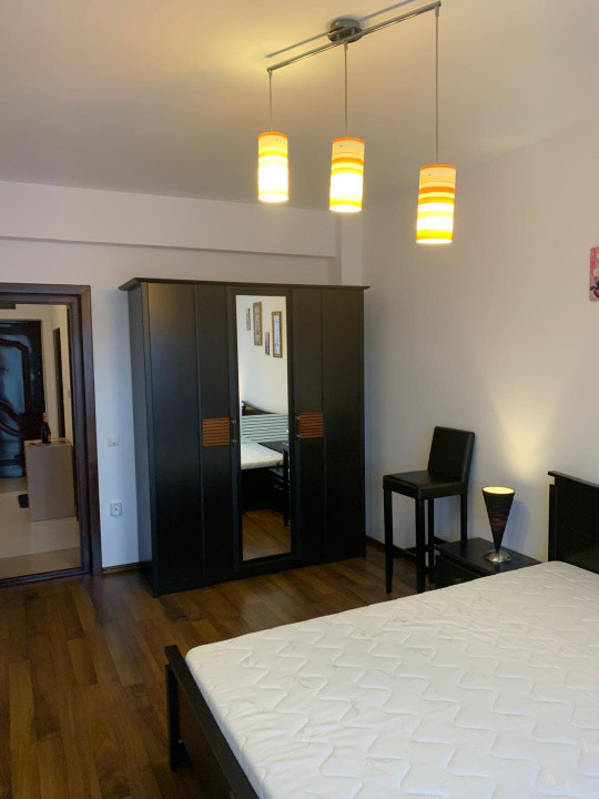 Apartament modern de închiriat 3 camere -  Zona Parcul Sub Arini 