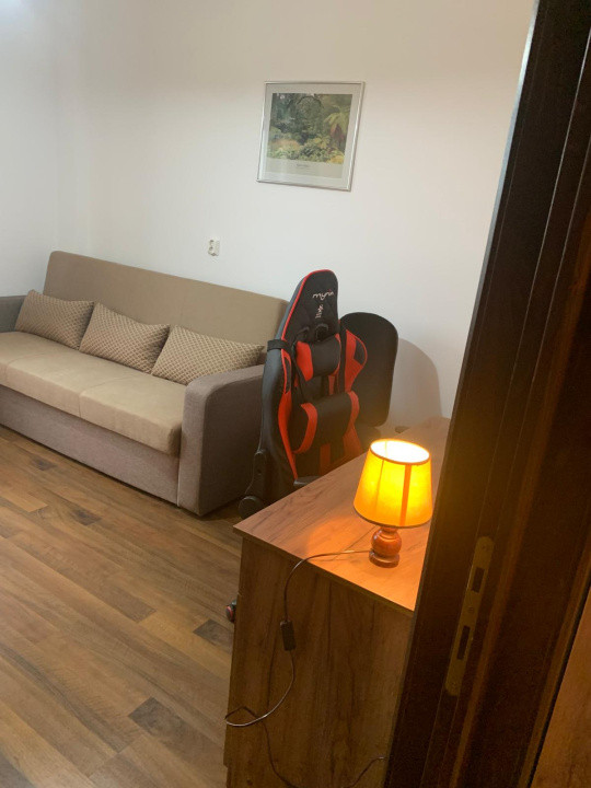 Apartament modern de închiriat 3 camere -  Zona Parcul Sub Arini 