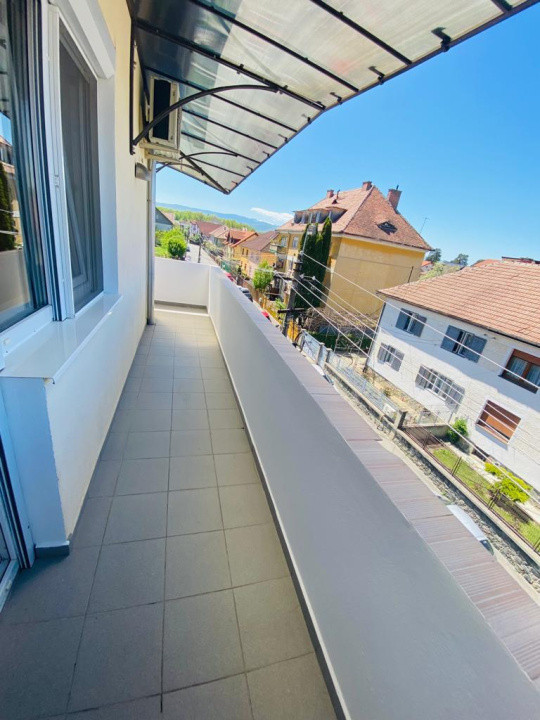 Apartament modern de închiriat 3 camere -  Zona Parcul Sub Arini 