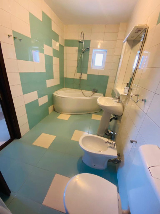 Apartament modern de închiriat 3 camere -  Zona Parcul Sub Arini 