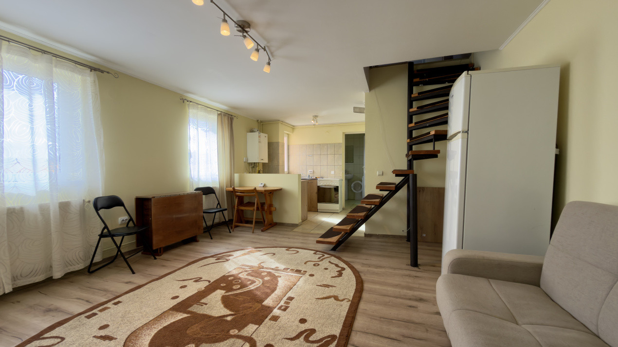 Închiriere apartament cu 3 camere pe două niveluri 