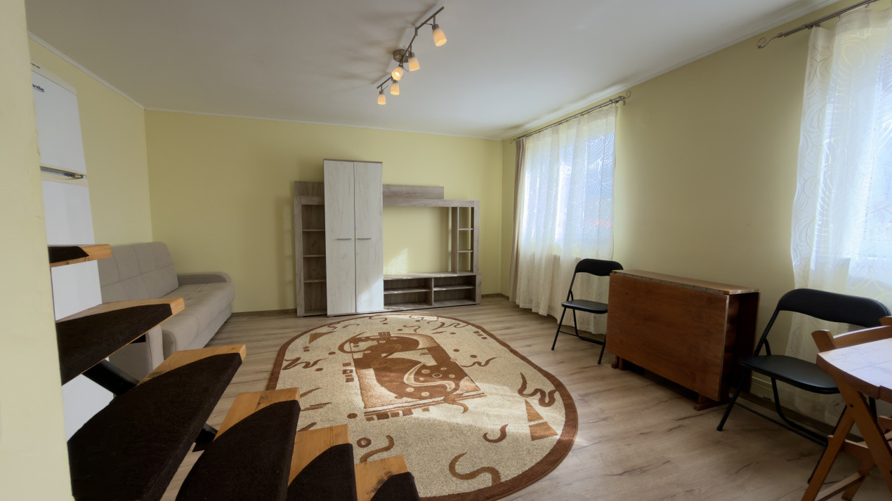 Închiriere apartament cu 3 camere pe două niveluri 