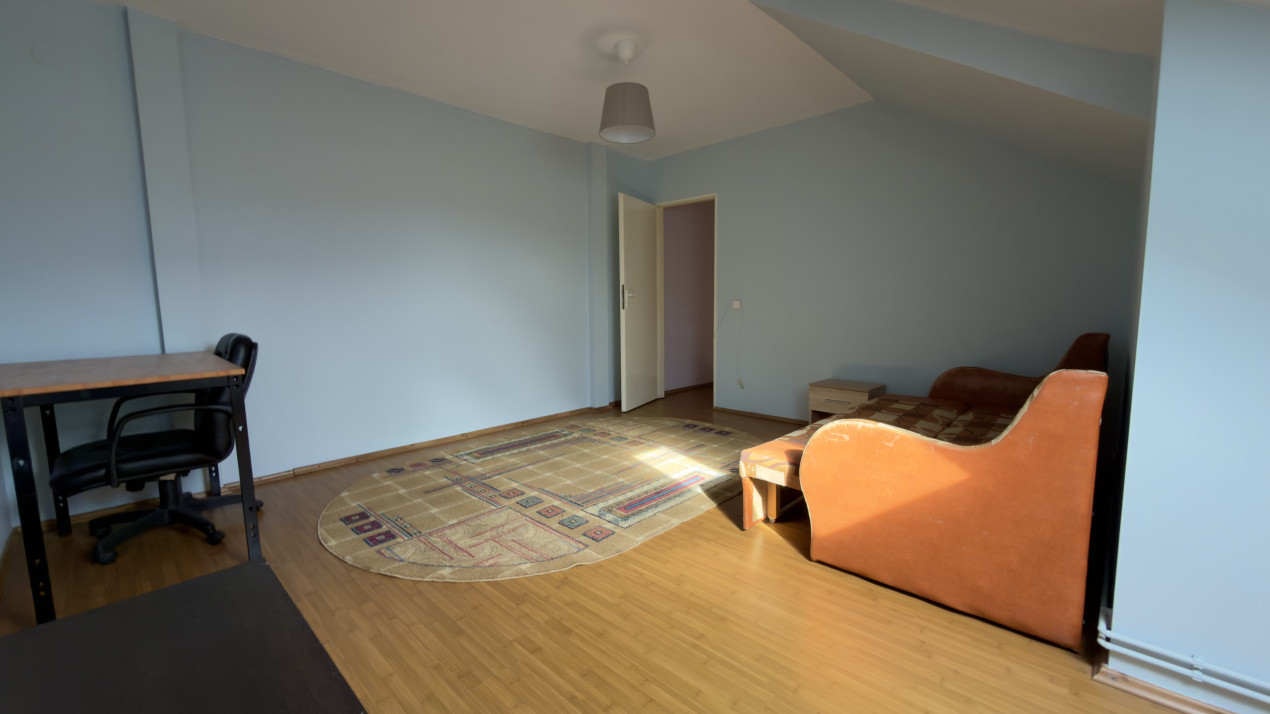 Închiriere apartament cu 3 camere pe două niveluri 