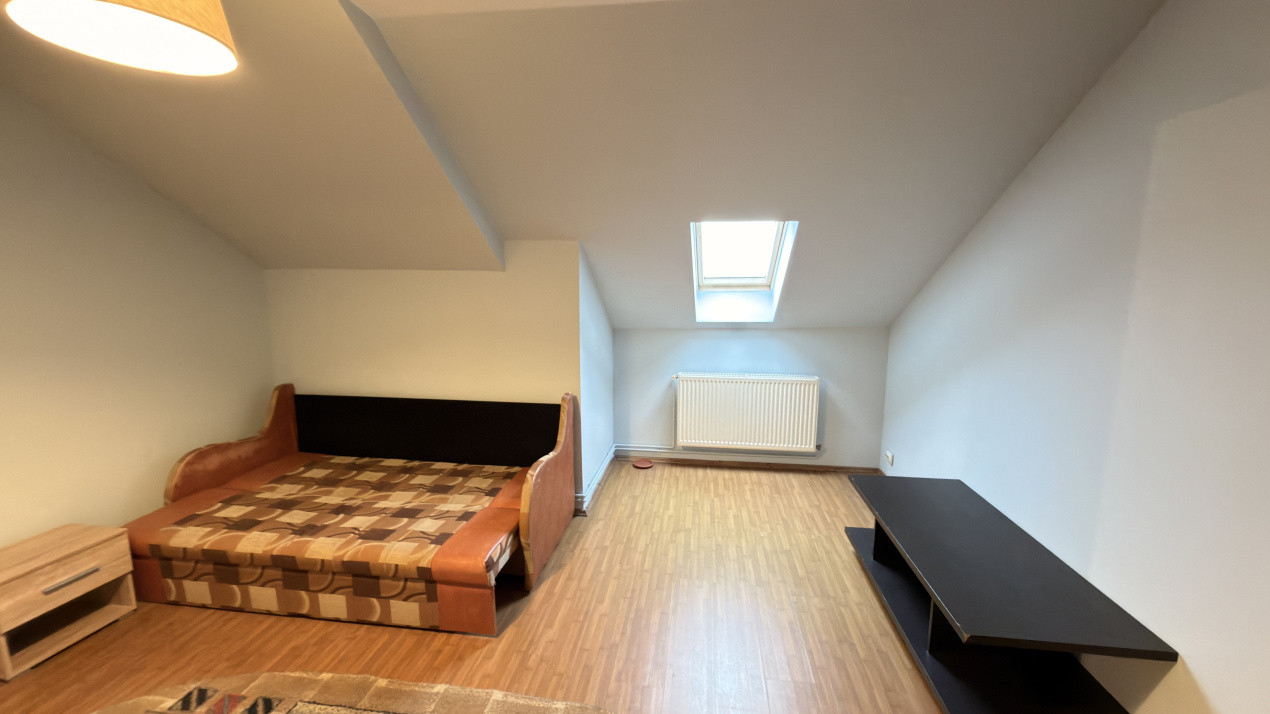 Apartament 3 Camere De Închiriat 