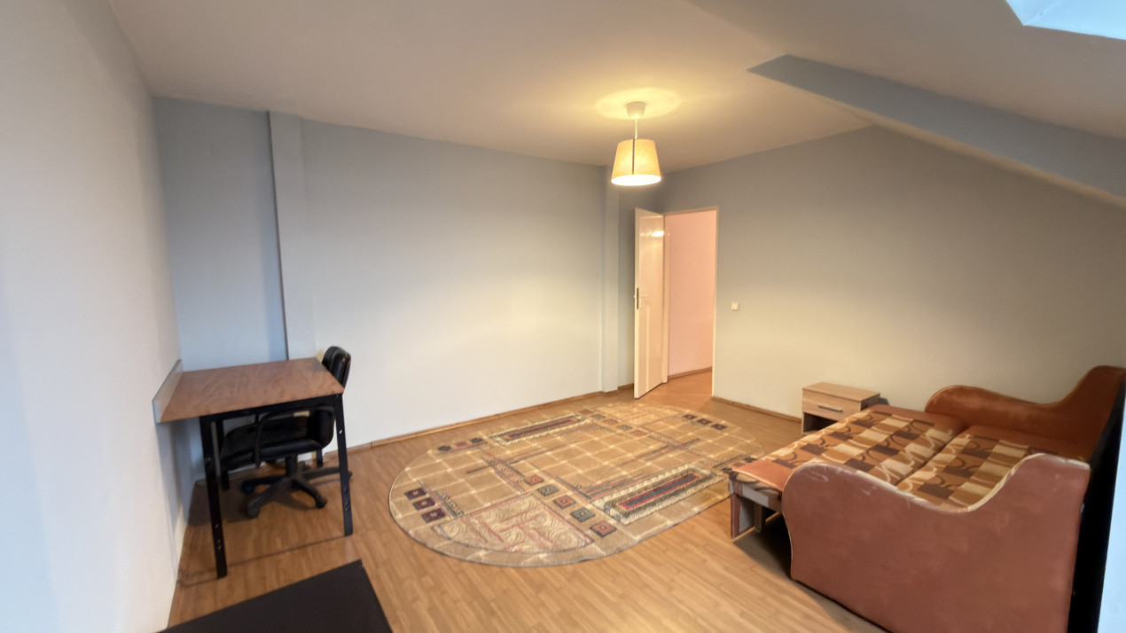 Apartament 3 Camere De Închiriat 