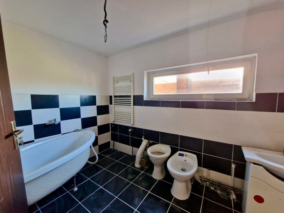 Casa De Vanzare La PRET De APARTAMENT