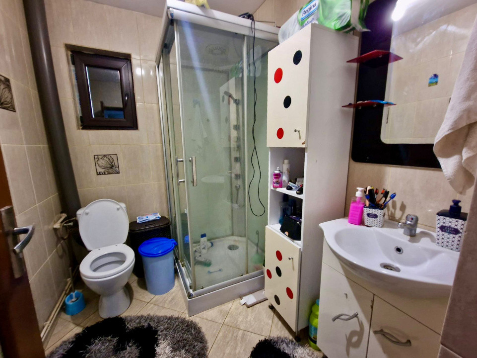 Casa De Vanzare La PRET De APARTAMENT