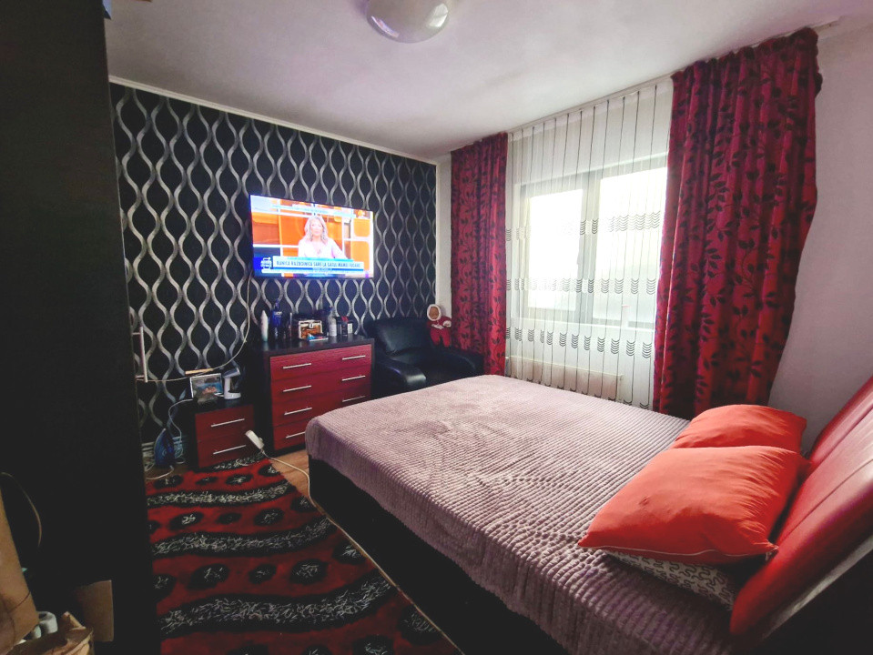 Casa De Vanzare La PRET De APARTAMENT