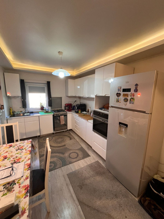 Apartament cu 4 camere mobilat utilat in Vasile Aaron 80 mp