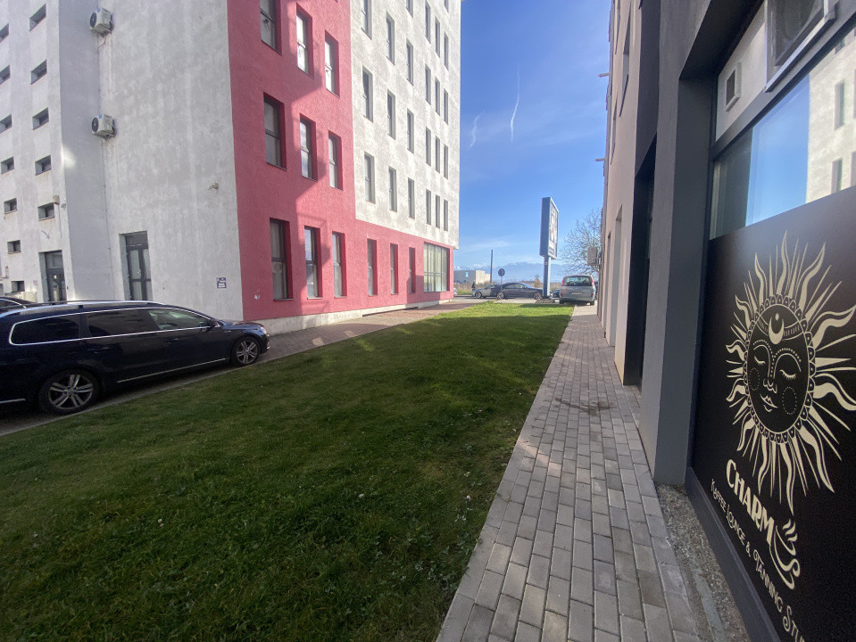 Spatiu comercial stradal 128mp terasa 120mp 8loc parcare Doamna Stanca