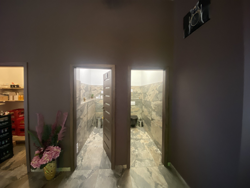 Spatiu comercial stradal 128mp terasa 120mp 8loc parcare Doamna Stanca