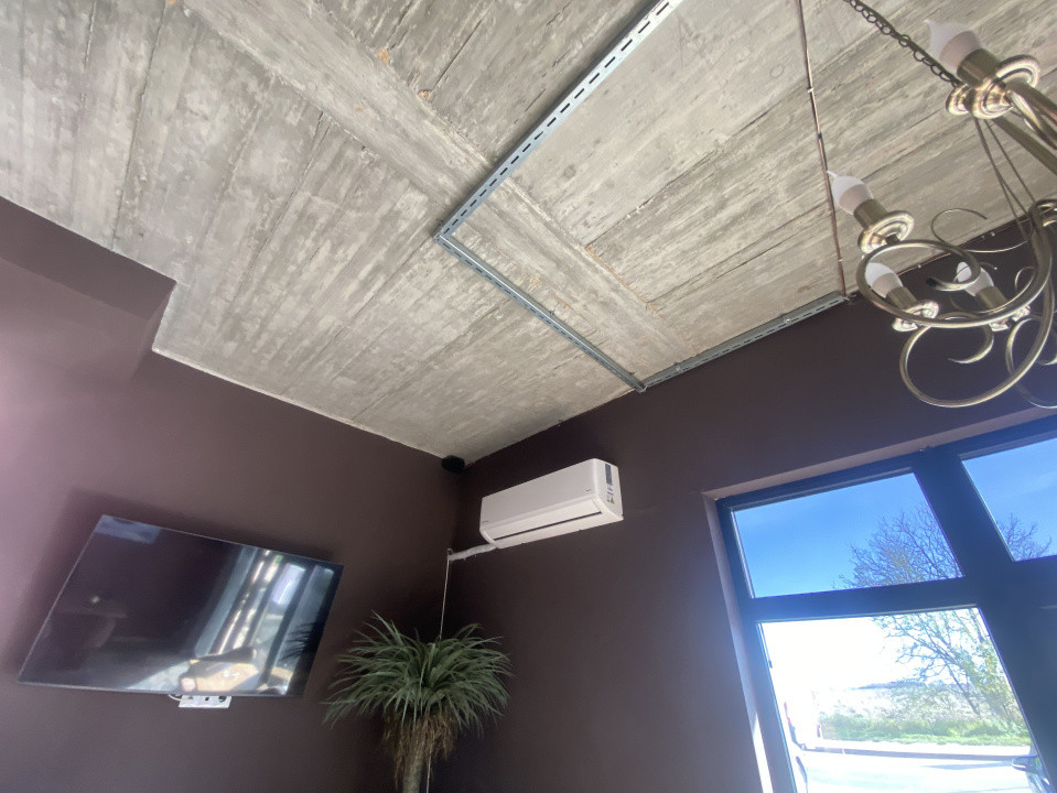 Spatiu comercial stradal 128mp terasa 120mp 8loc parcare Doamna Stanca