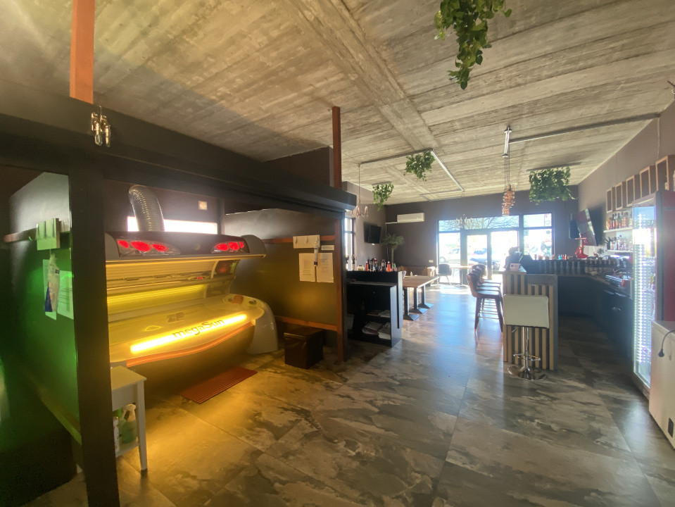 Spatiu comercial stradal 128mp terasa 120mp 8loc parcare Doamna Stanca