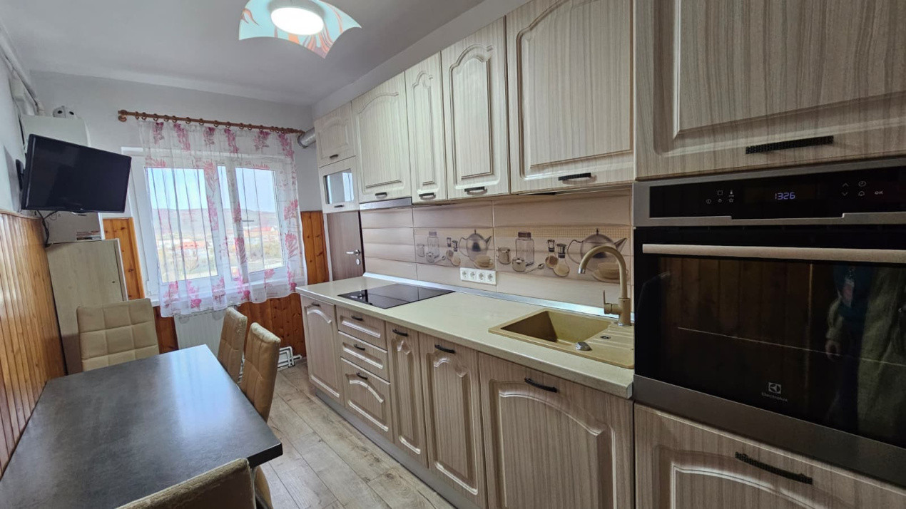 Apartament 3 camere de inchiriat – Vasile Aaron, zona Magazinul Barza