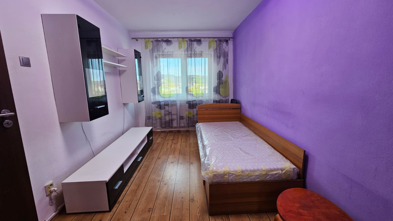 Apartament 3 camere de inchiriat – Vasile Aaron, zona Magazinul Barza