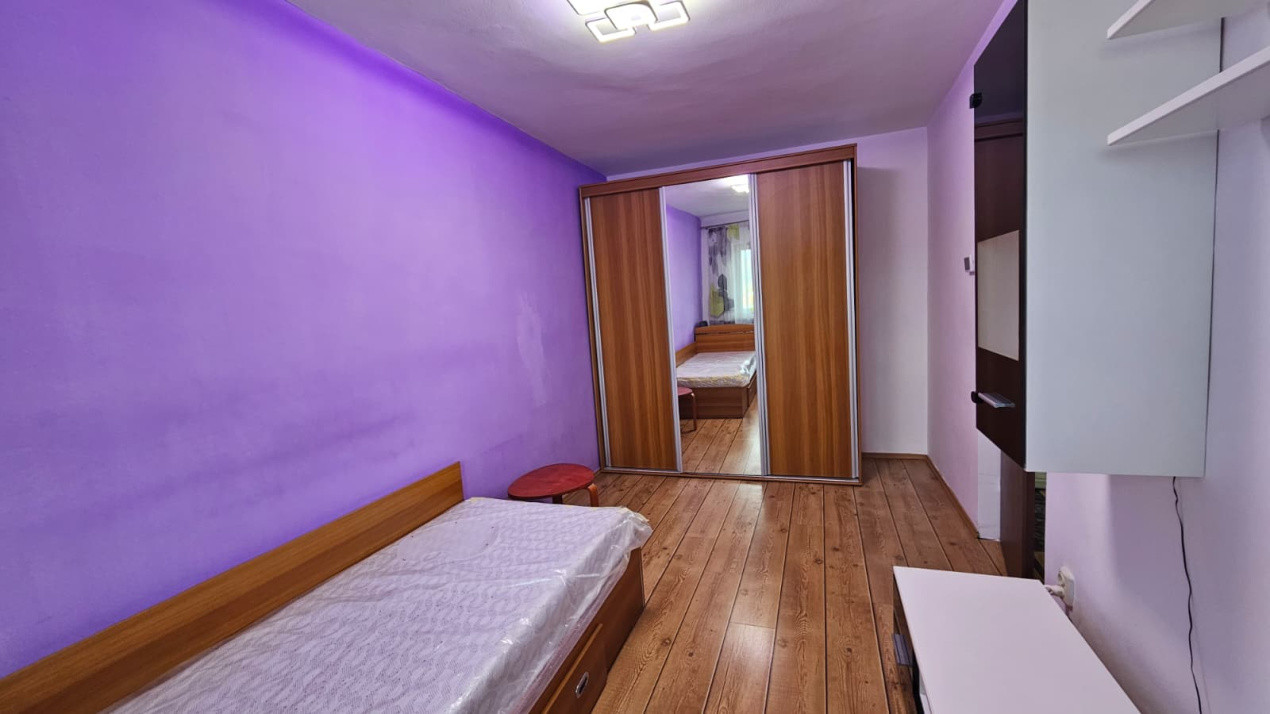 Apartament 3 camere de inchiriat – Vasile Aaron, zona Magazinul Barza