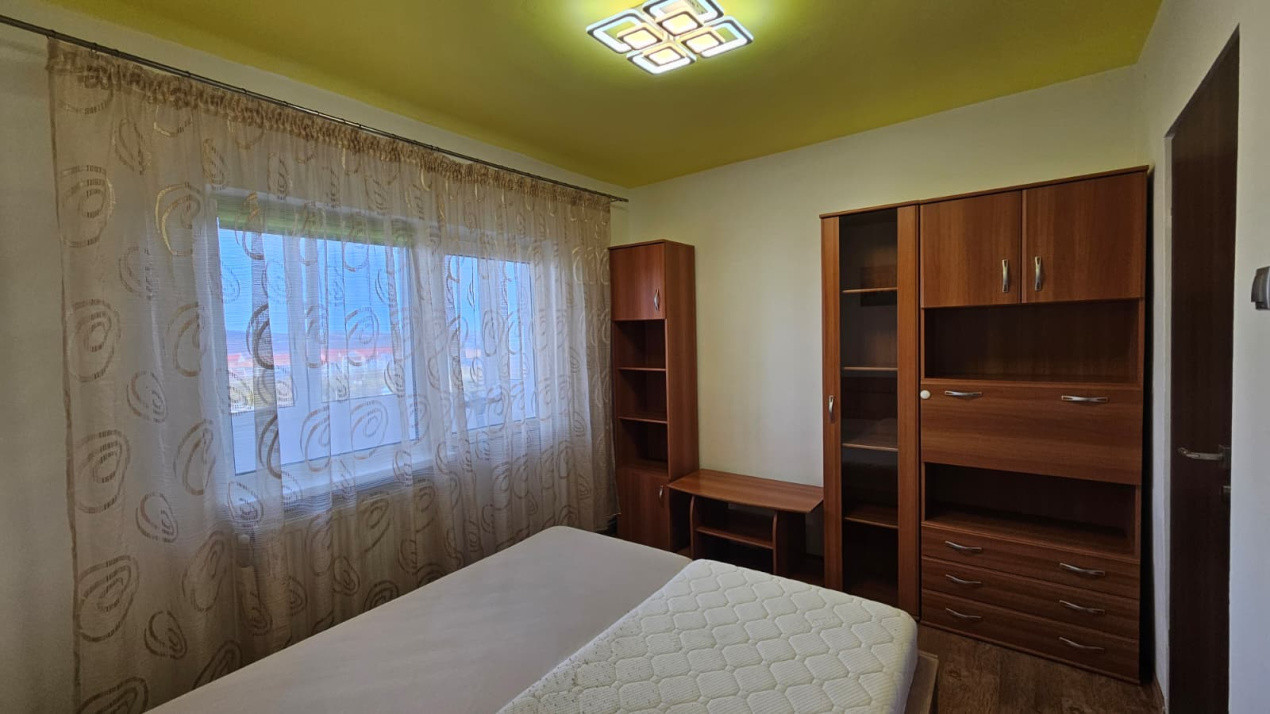 Apartament 3 camere de inchiriat – Vasile Aaron, zona Magazinul Barza