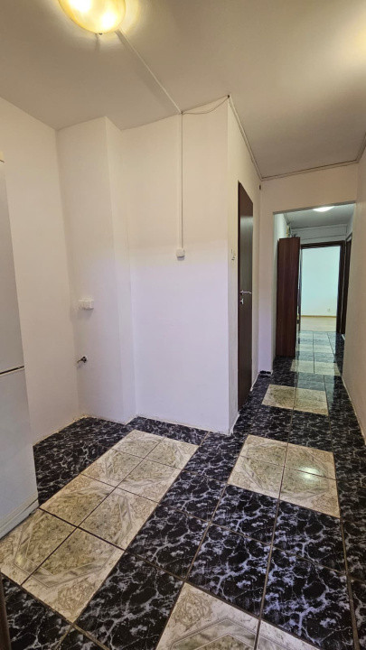 Apartament 3 camere de inchiriat – Vasile Aaron, zona Magazinul Barza