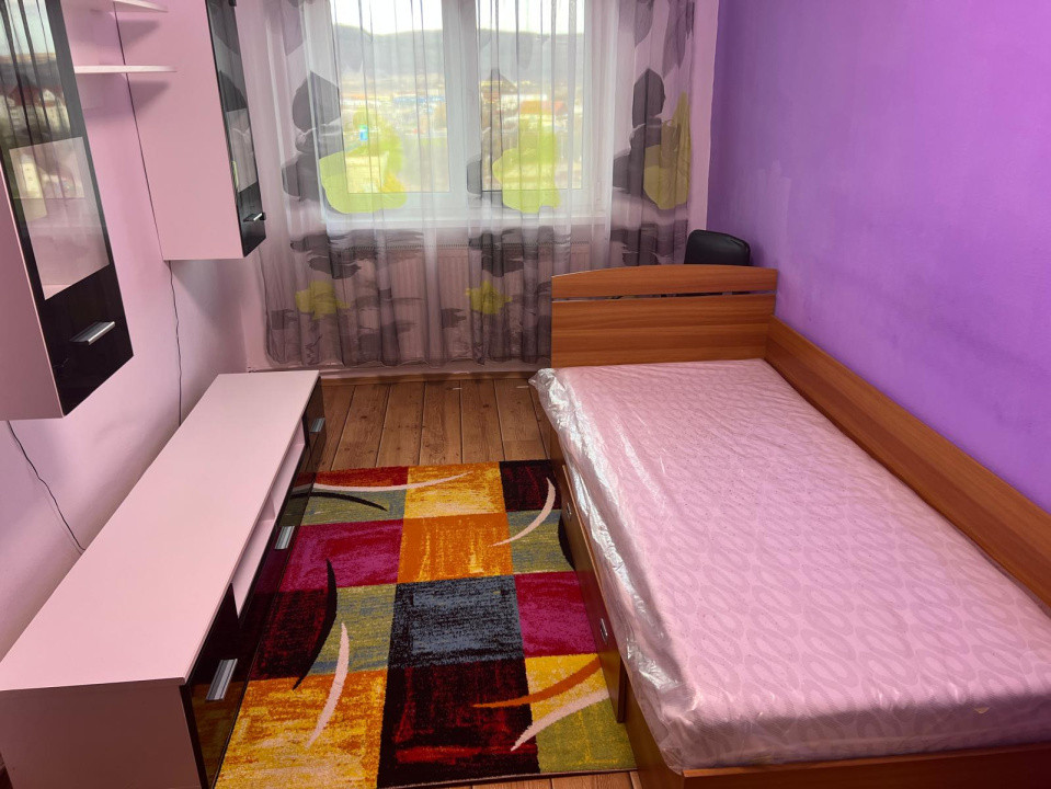 Apartament 3 camere de inchiriat – Vasile Aaron, zona Magazinul Barza