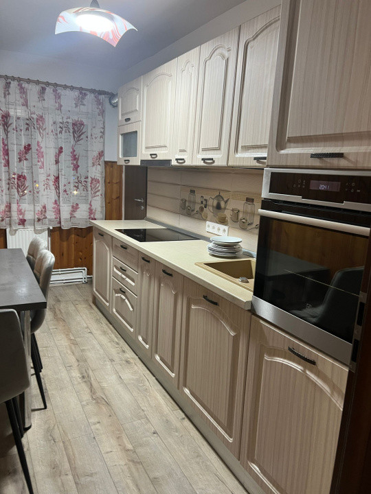 Apartament 3 camere de inchiriat – Vasile Aaron, zona Magazinul Barza