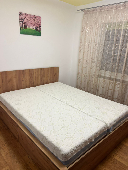 Apartament 3 camere de inchiriat – Vasile Aaron, zona Magazinul Barza