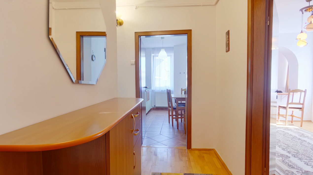 Inchiriere apartament 3 Camere, mobilat și utilat - zona Centrul Civic