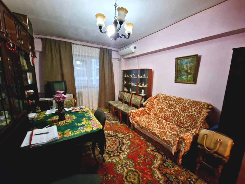 Calea București | 3 camere decomandat, zonă TOP