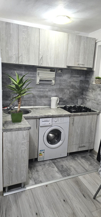 Apartament 2 camere V. Rosie - ideal pentru studenti sau investitie inteligenta 