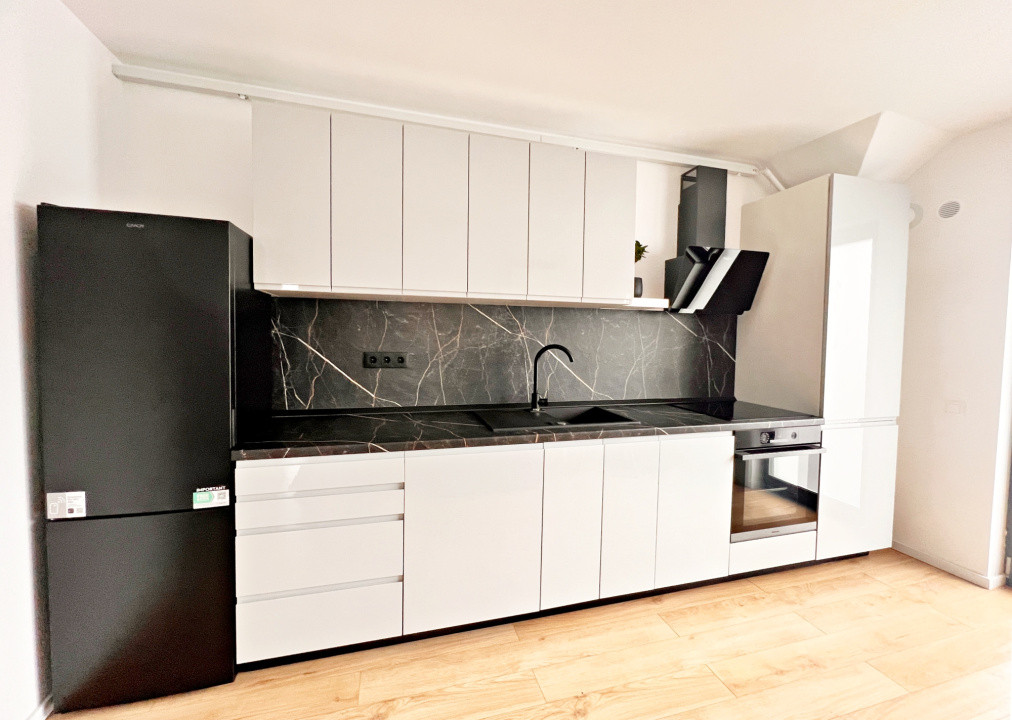 Apart. 3 cam. coplet mobilat, două băi, balcon, lift, parcare-Kaufland Hipodrom