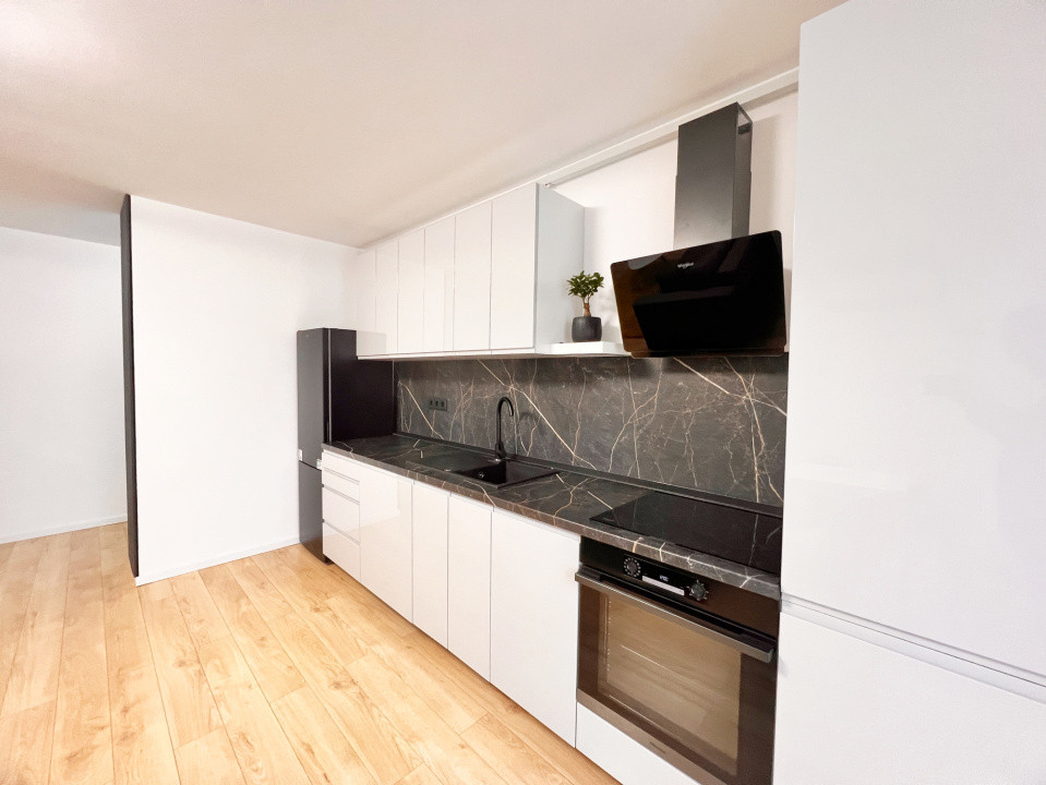 Apart. 3 cam. coplet mobilat, două băi, balcon, lift, parcare-Kaufland Hipodrom