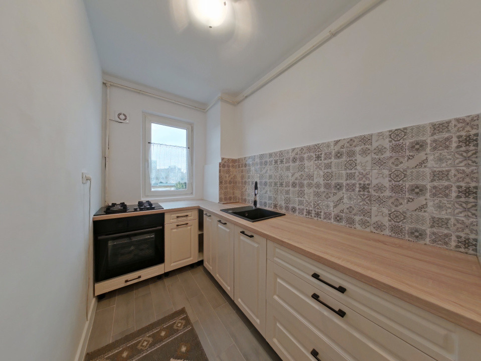  Închiriere apartament cu 3 camere - strada Avram Iancu