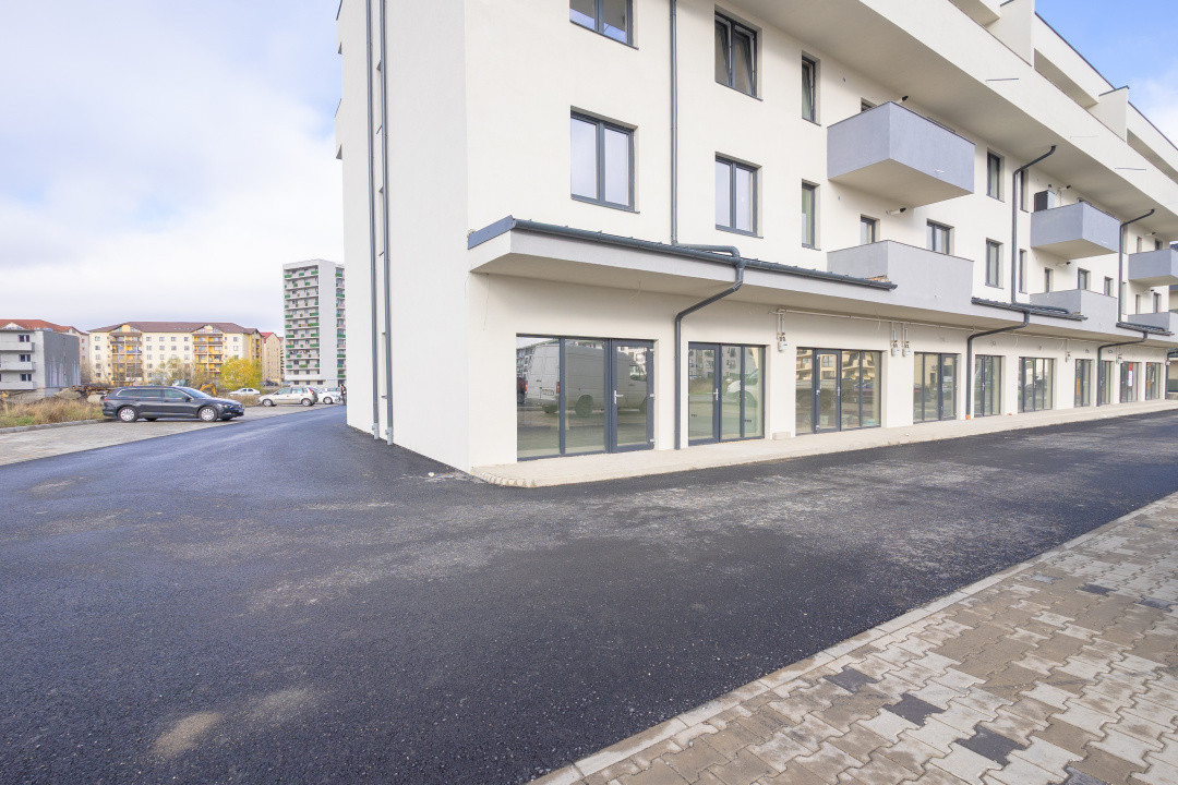 Spațiu finisat, 2 intrări, parcare – Doamna Stanca–Dedeman, disponibil acum