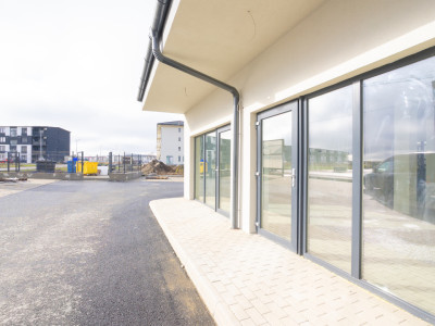 Spațiu finisat, 2 intrări, parcare – Doamna Stanca–Dedeman, disponibil acum