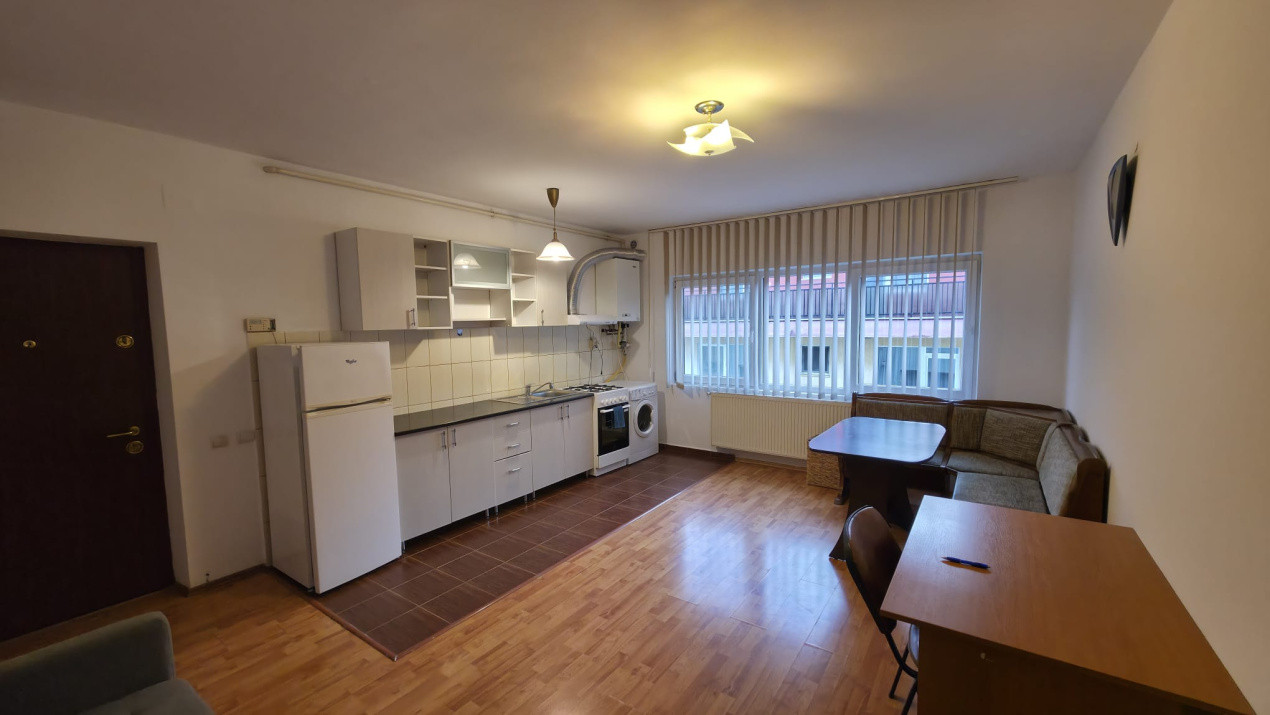 Apartament cu 2 camere semidecomandat, Str. Hameiului 3 