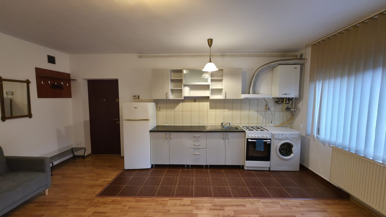 Apartament cu 2 camere semidecomandat, Str. Hameiului 3 