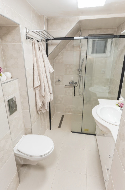 Pensiune Turistică cu Sala de Mese + Casă de Locuit în Cristesti 