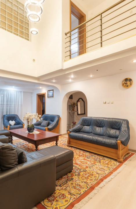 Pensiune Turistică cu Sala de Mese + Casă de Locuit în Cristesti 