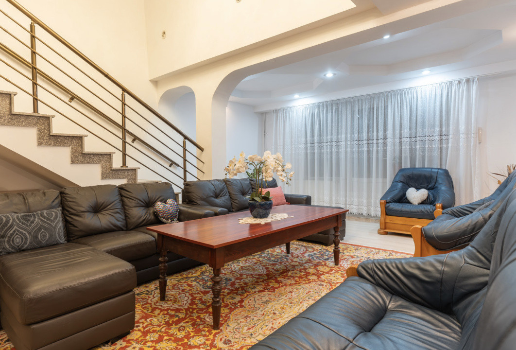 Pensiune Turistică cu Sala de Mese + Casă de Locuit în Cristesti 