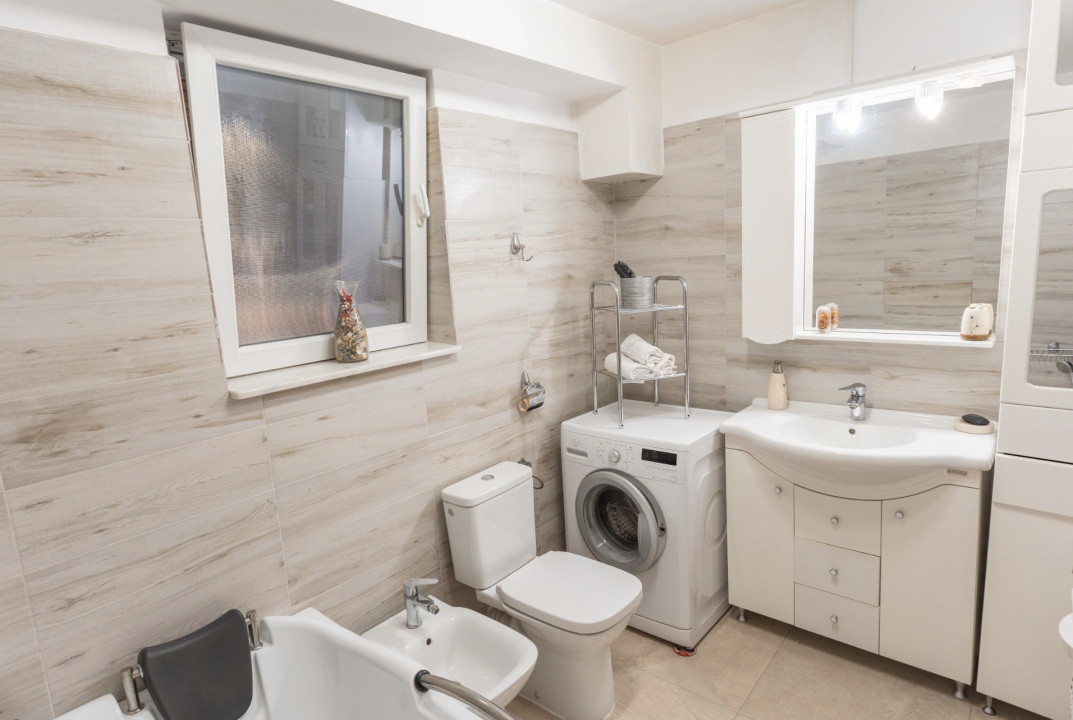 Pensiune Turistică cu Sala de Mese + Casă de Locuit în Cristesti 