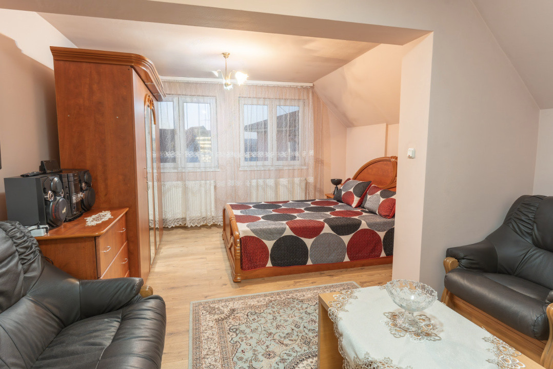 Pensiune Turistică cu Sala de Mese + Casă de Locuit în Cristesti 