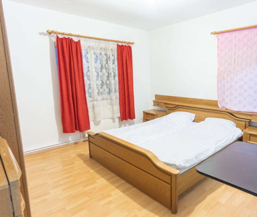 Pensiune Turistică cu Sala de Mese + Casă de Locuit în Cristesti 