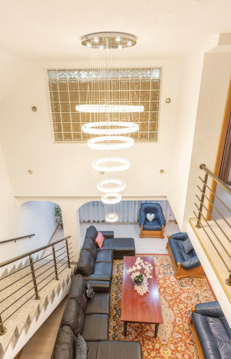 Pensiune Turistică cu Sala de Mese + Casă de Locuit în Cristesti 