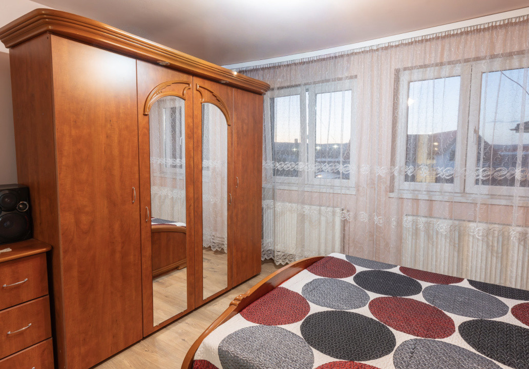 Pensiune Turistică cu Sala de Mese + Casă de Locuit în Cristesti 