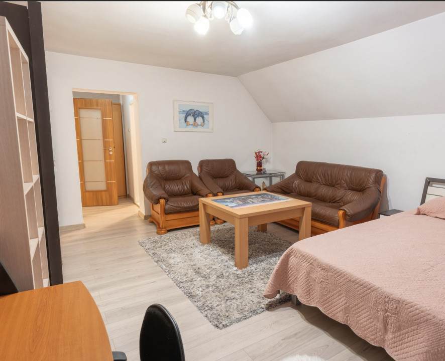 Pensiune Turistică cu Sala de Mese + Casă de Locuit în Cristesti 