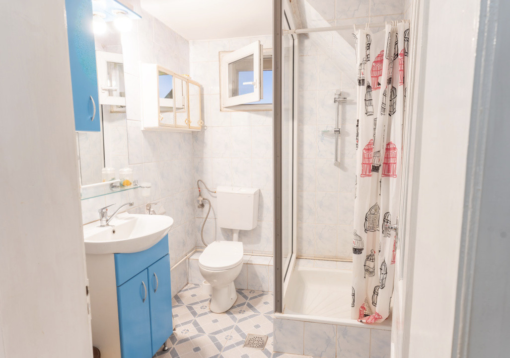 Pensiune Turistică cu Sala de Mese + Casă de Locuit în Cristesti 