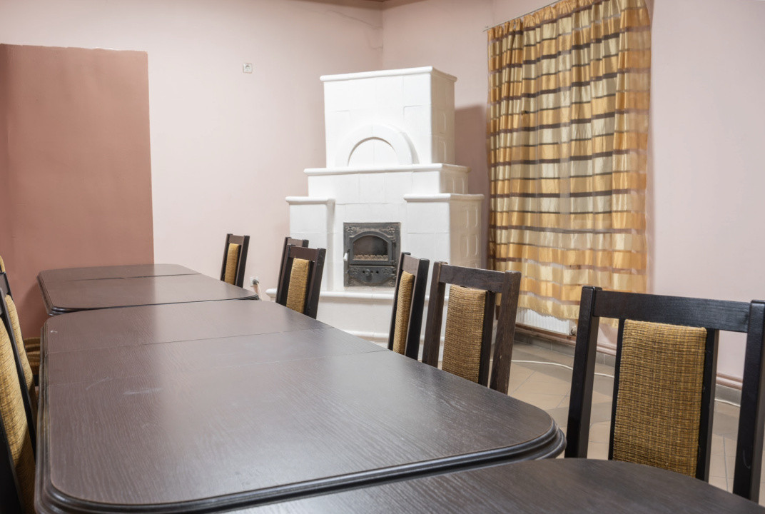 Pensiune Turistică cu Sala de Mese + Casă de Locuit în Cristesti 