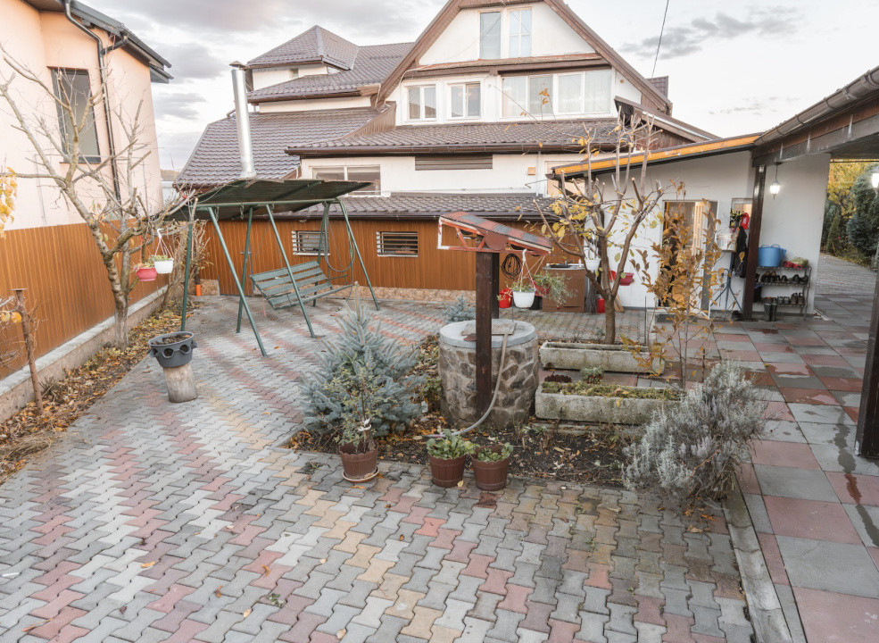 Pensiune Turistică cu Sala de Mese + Casă de Locuit în Cristesti 