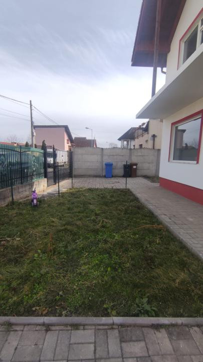 Spatiu comercial de inchiriat - 30 mp - zona foarte linistita de case