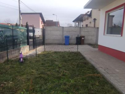 Spatiu comercial de inchiriat - 30 mp - zona foarte linistita de case